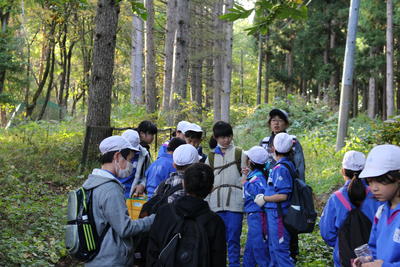 磐梯山のふもとの森林の中で、目印を探すスコアオリエンテーリングをやりました。